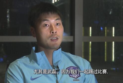 莱奥的状态很好，他在训练中穿上了标志着首发队员的衣服。